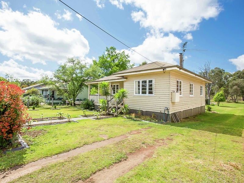 5 John Street, Crows Nest QLD 4355