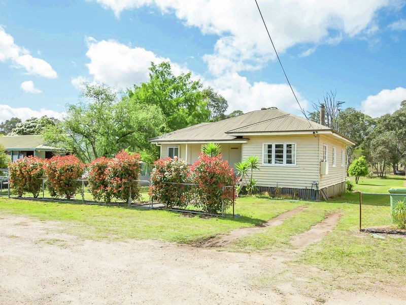 5 John Street, Crows Nest QLD 4355