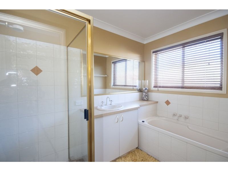 8 Bushnell Court, Rockville QLD 4350