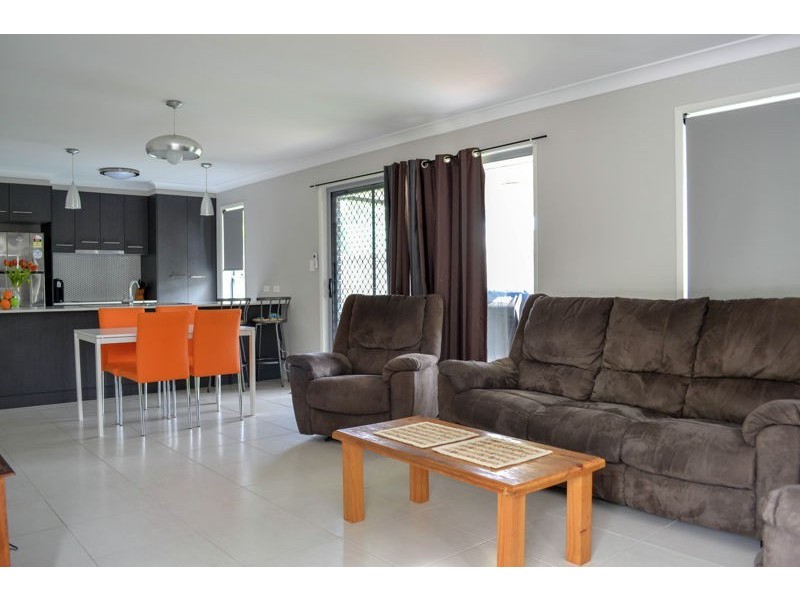 2/213 New England Highway, Harlaxton QLD 4350