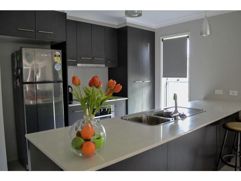 2/213 New England Highway, Harlaxton QLD 4350