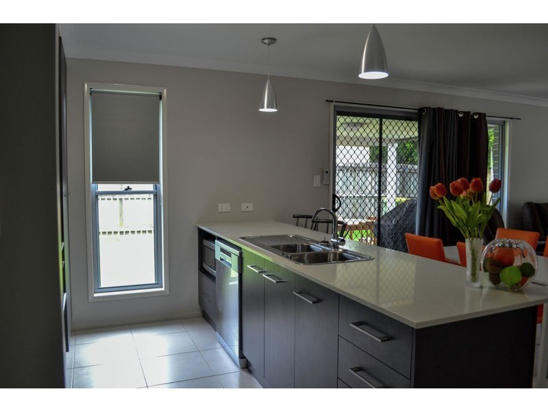 2/213 New England Highway, Harlaxton QLD 4350