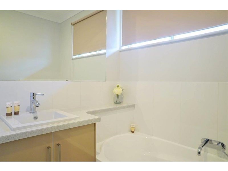 3 Greenbury Street, Rockville QLD 4350