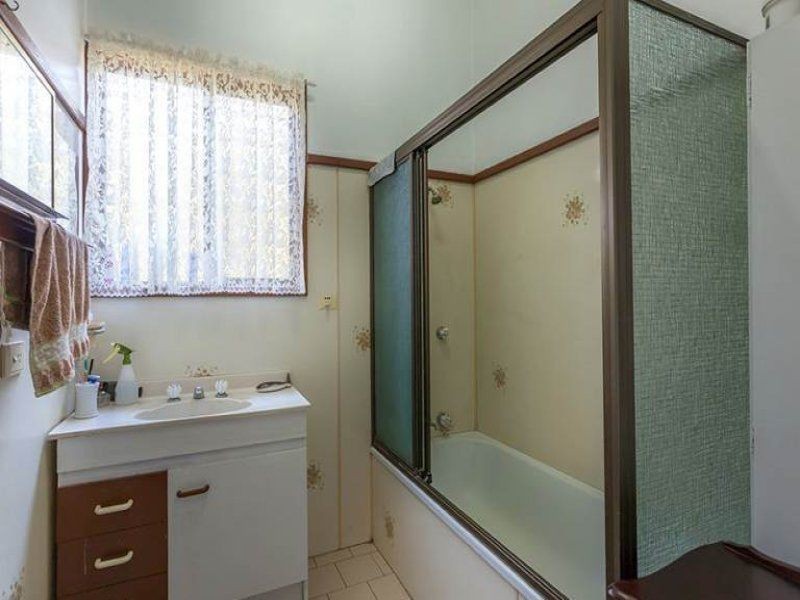 18 McDowall Street, Newtown QLD 4350