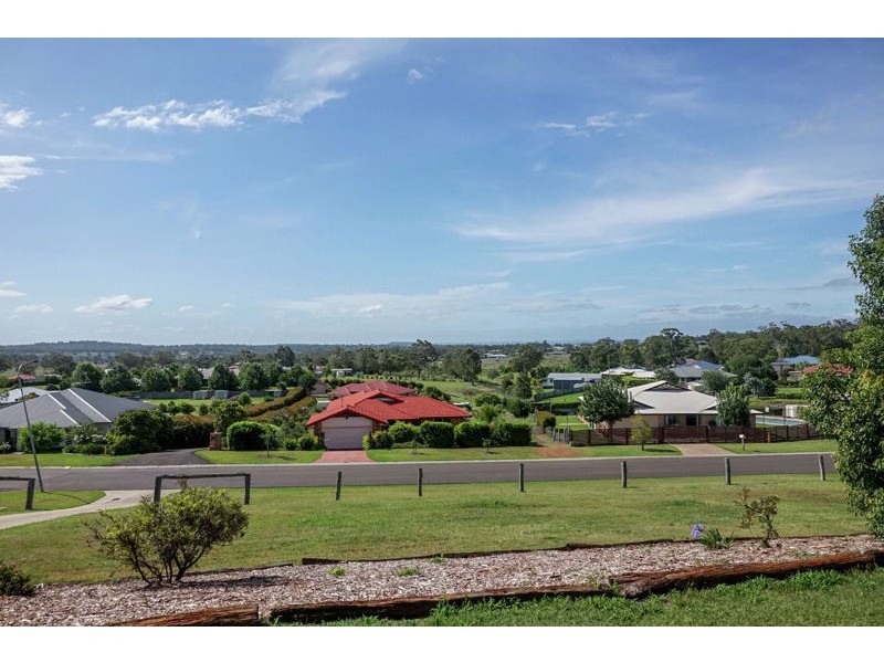 12 Federation Drive, Highfields QLD 4352