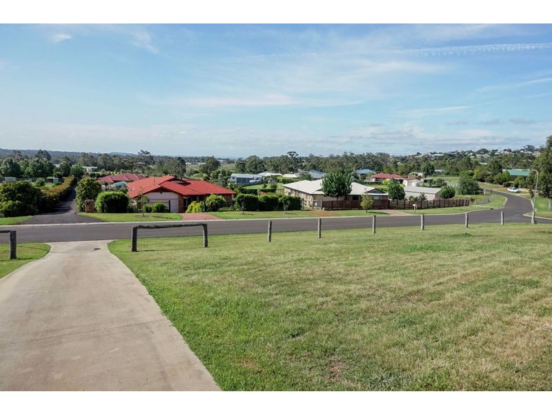 12 Federation Drive, Highfields QLD 4352