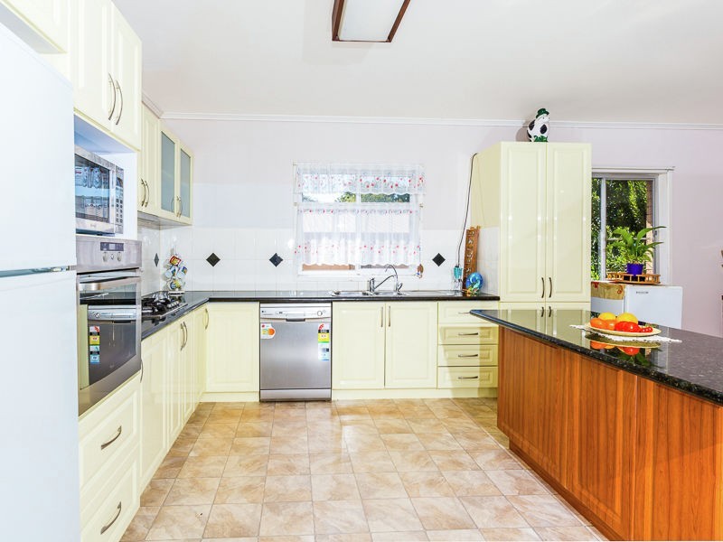 19 Mott Crescent, Rockville QLD 4350