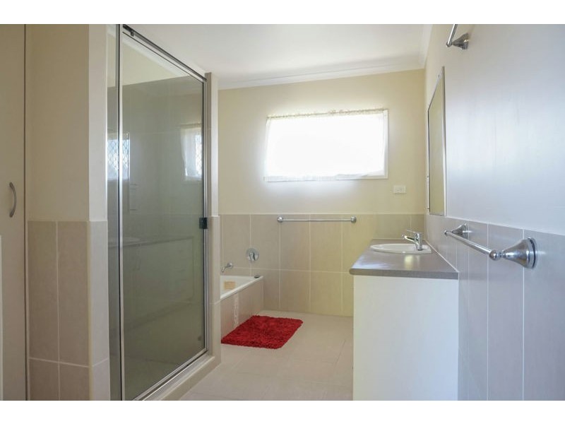 19 Mott Crescent, Rockville QLD 4350
