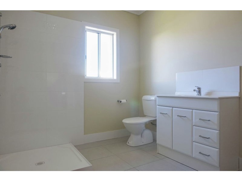 19 Mott Crescent, Rockville QLD 4350