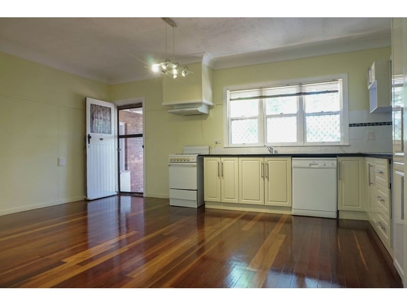 9 Drayton Road, Harristown QLD 4350