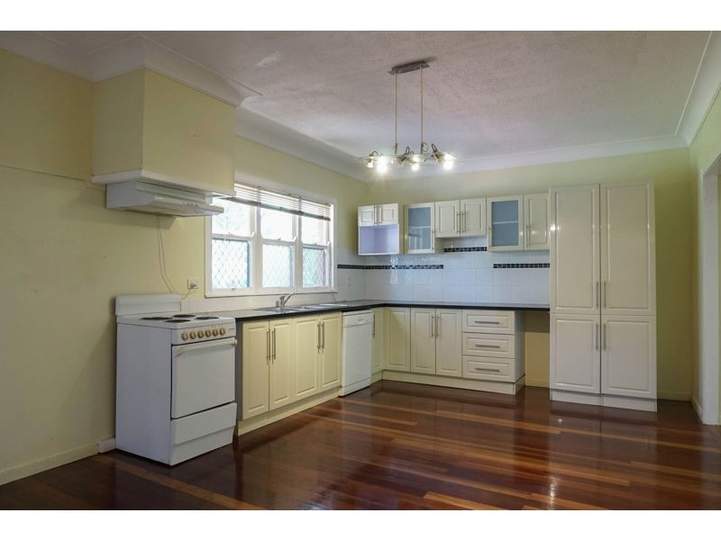 9 Drayton Road, Harristown QLD 4350