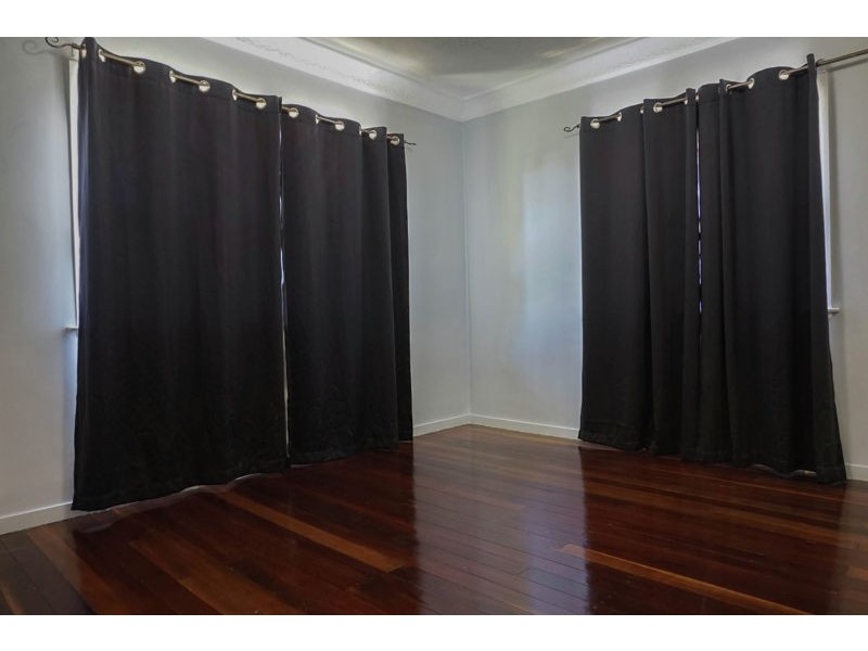 9 Drayton Road, Harristown QLD 4350