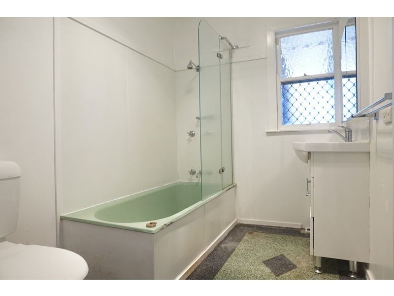 9 Drayton Road, Harristown QLD 4350