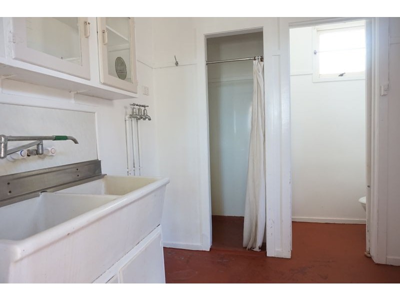 9 Drayton Road, Harristown QLD 4350