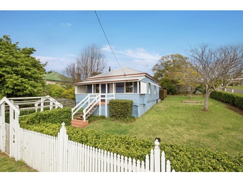 182 Jellicoe Street, Newtown QLD 4350