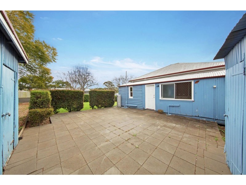 182 Jellicoe Street, Newtown QLD 4350