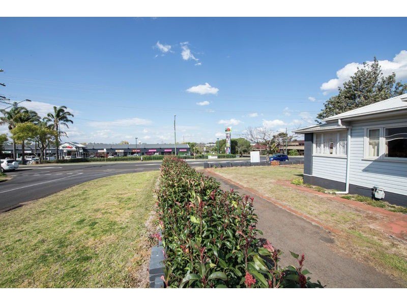 361 West Street, Harristown QLD 4350