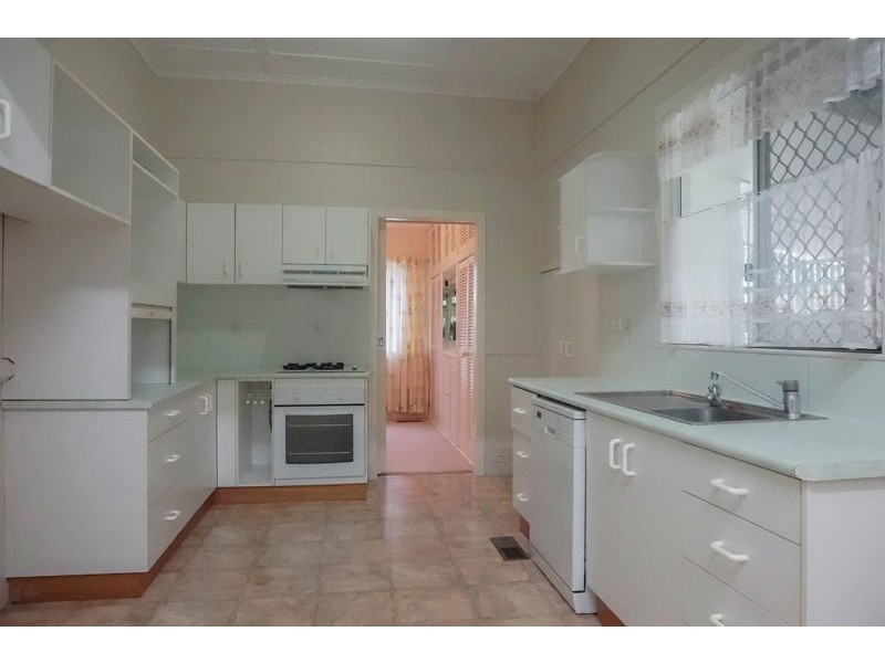 1 Albert Street, Newtown QLD 4350