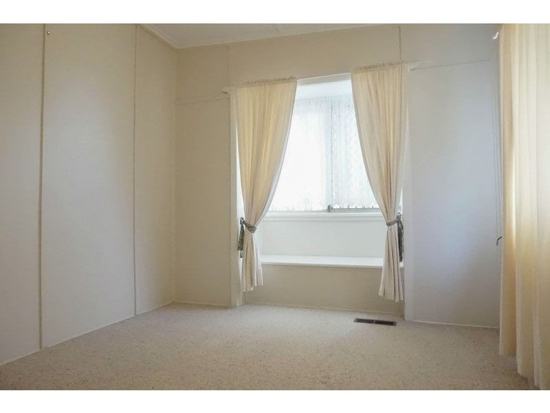 1 Albert Street, Newtown QLD 4350