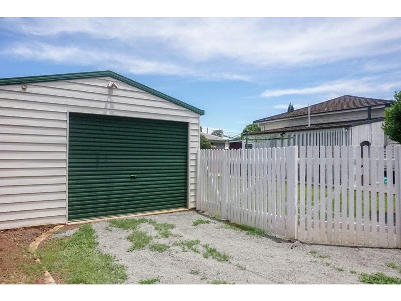 1 Albert Street, Newtown QLD 4350