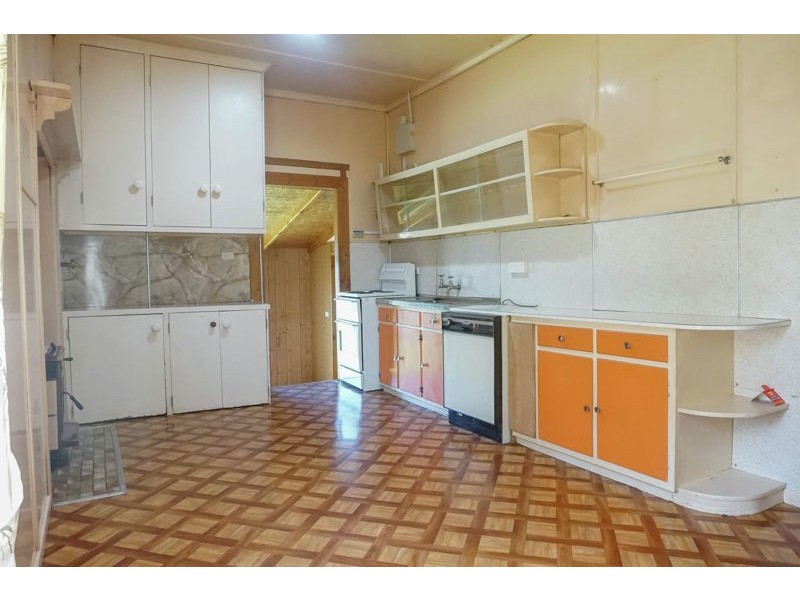 33 Albert Street, Newtown QLD 4350