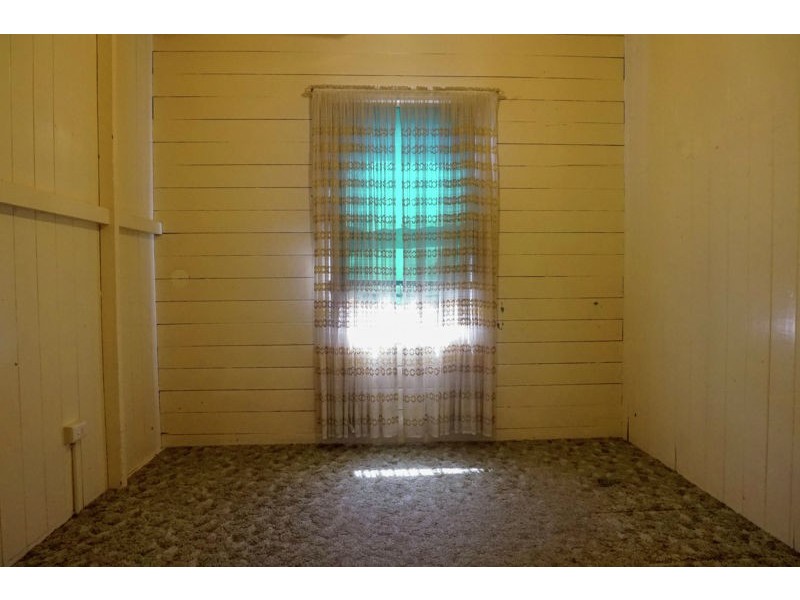 33 Albert Street, Newtown QLD 4350