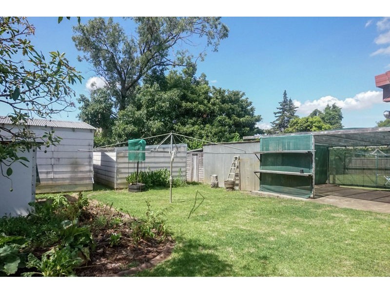 33 Albert Street, Newtown QLD 4350