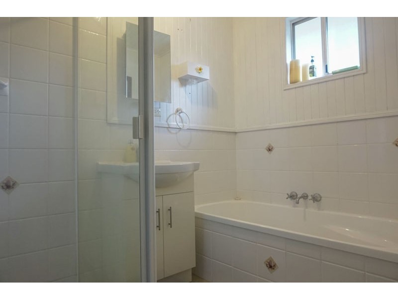 5 Talinga Street, Mount Lofty QLD 4350