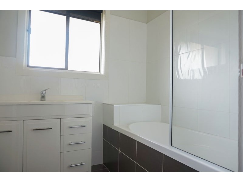 7/2 Benjamin Street, Mount Lofty QLD 4350