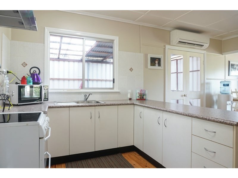 16 Henessey Street, Harristown QLD 4350