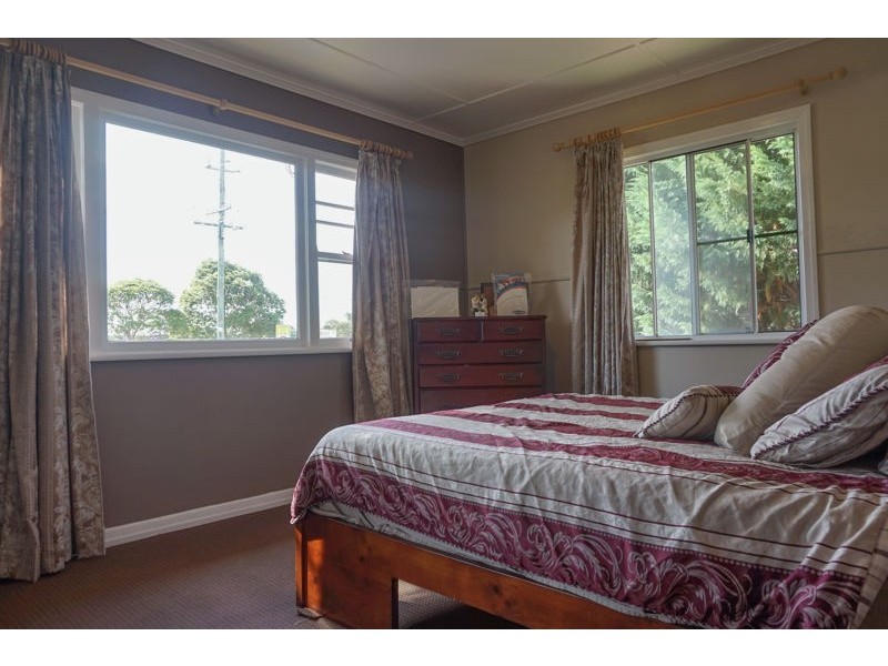 16 Henessey Street, Harristown QLD 4350