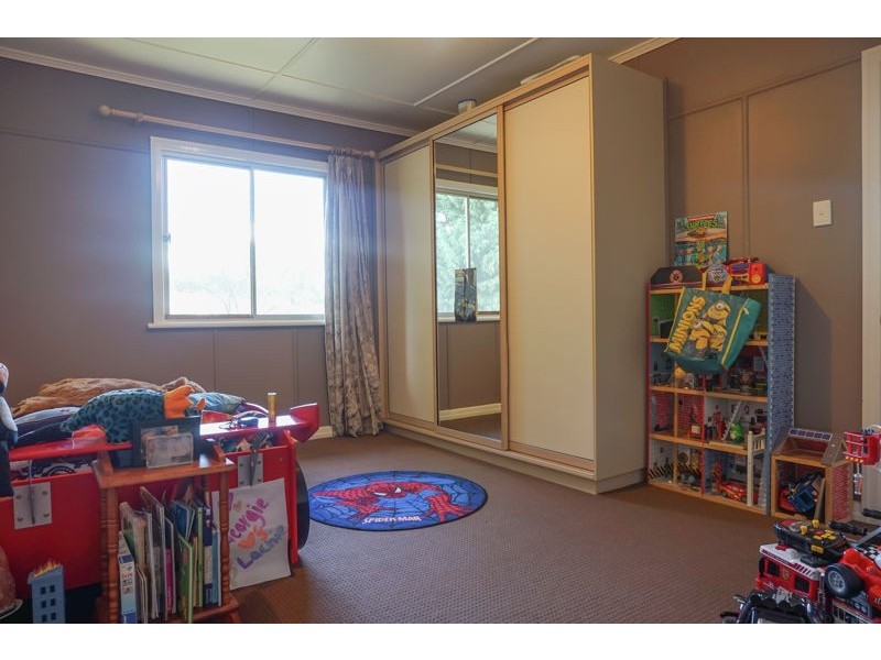 16 Henessey Street, Harristown QLD 4350