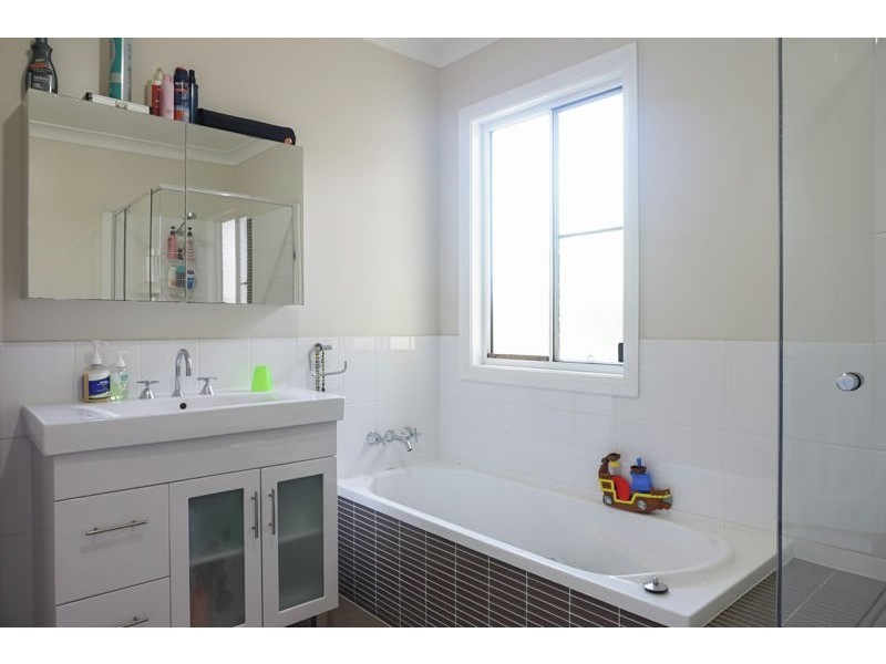 16 Henessey Street, Harristown QLD 4350