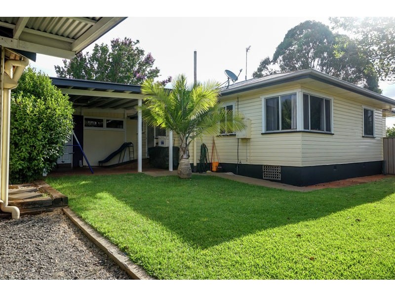 16 Henessey Street, Harristown QLD 4350
