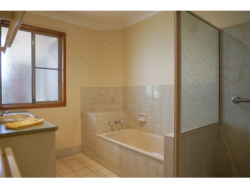 Centenary Heights QLD 4350