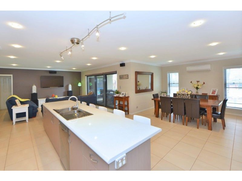 2 Prospect Terrace, Highfields QLD 4352