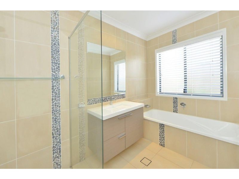 2 Prospect Terrace, Highfields QLD 4352