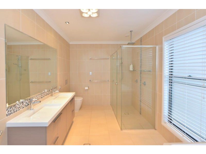 2 Prospect Terrace, Highfields QLD 4352