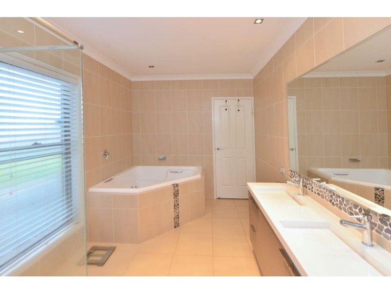 2 Prospect Terrace, Highfields QLD 4352