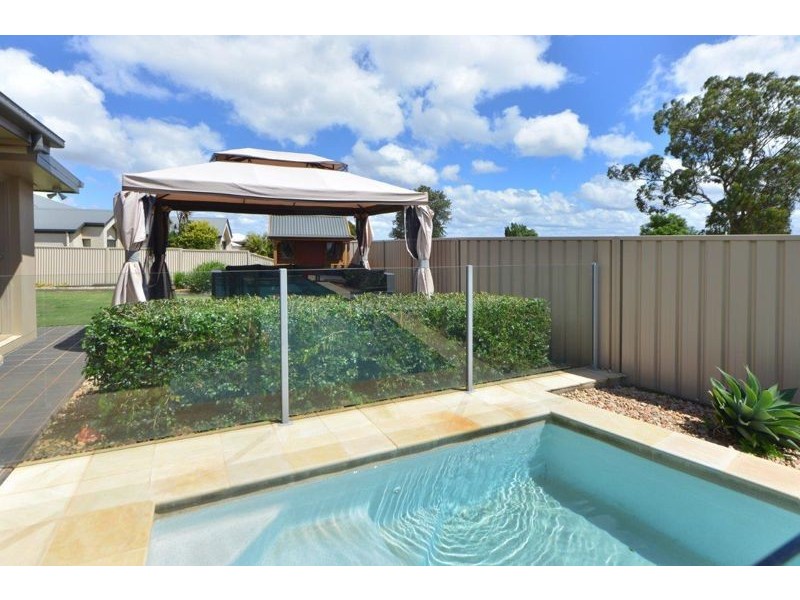 2 Prospect Terrace, Highfields QLD 4352