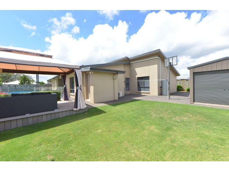 2 Prospect Terrace, Highfields QLD 4352