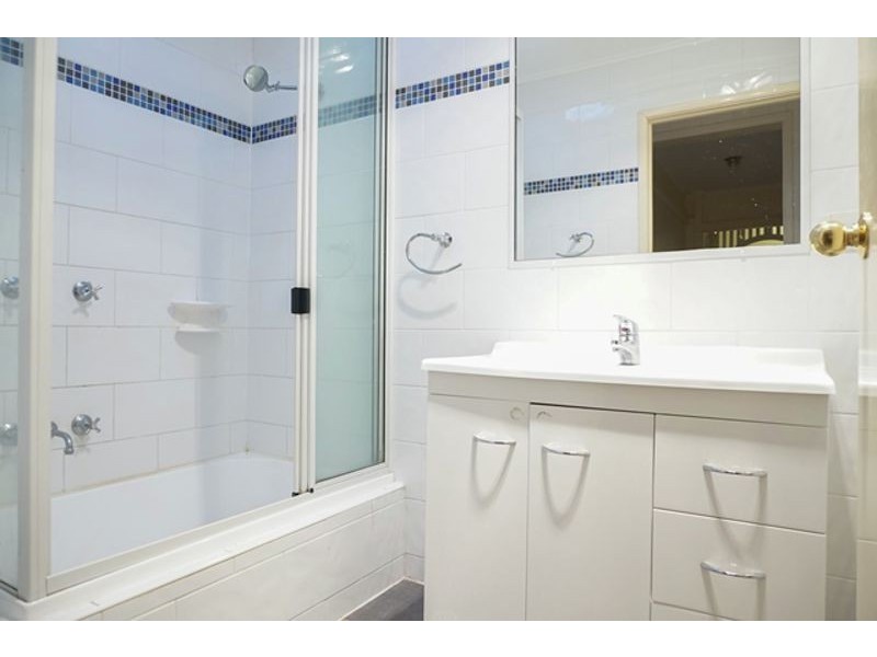 9 Clairmont Street, Newtown QLD 4350