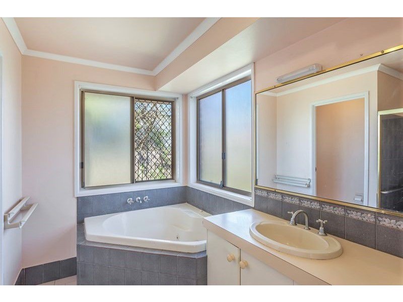 Centenary Heights QLD 4350