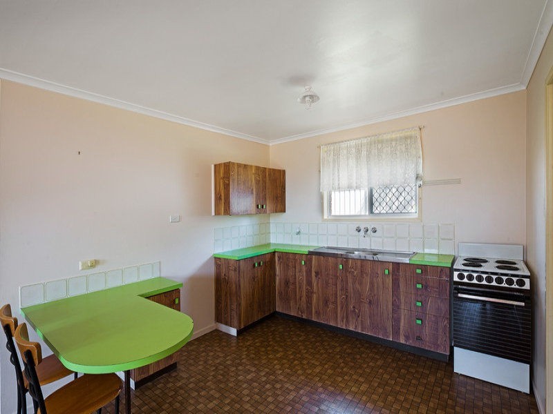 30 Esmond Street, Rockville QLD 4350