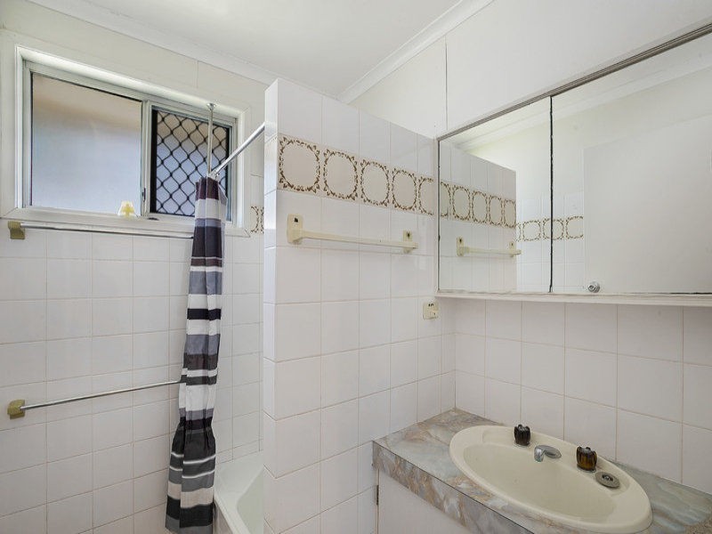 30 Esmond Street, Rockville QLD 4350