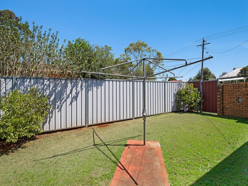 30 Esmond Street, Rockville QLD 4350