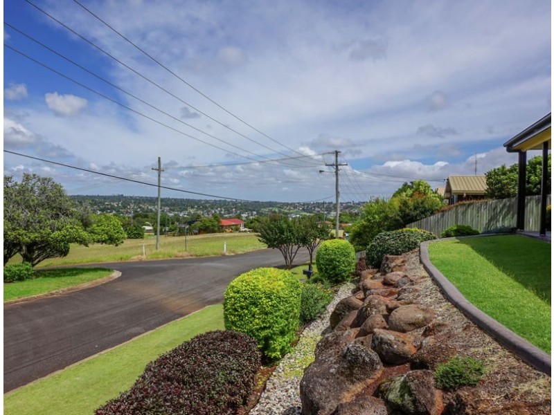 5 Irving Court, Harlaxton QLD 4350