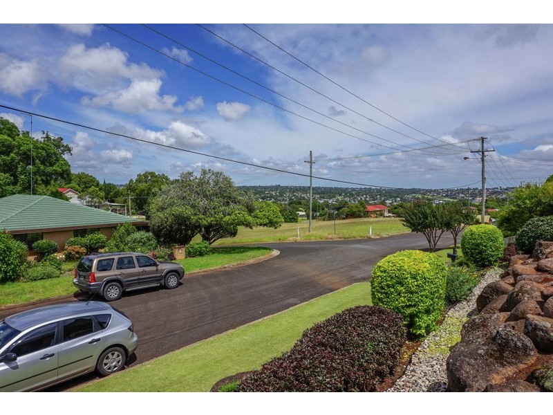 5 Irving Court, Harlaxton QLD 4350