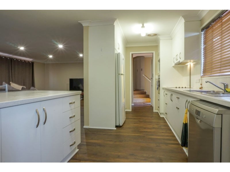 16 Hazel Street, Centenary Heights QLD 4350