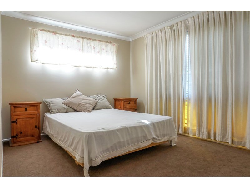16 Hazel Street, Centenary Heights QLD 4350